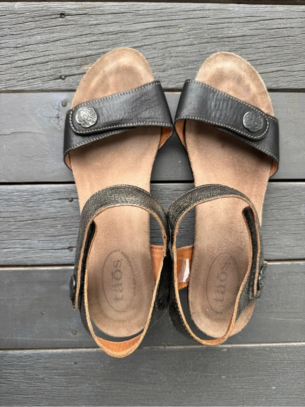 Women’s Taos Metallic Pewter leather wedge sandals orthopedic  sz 10